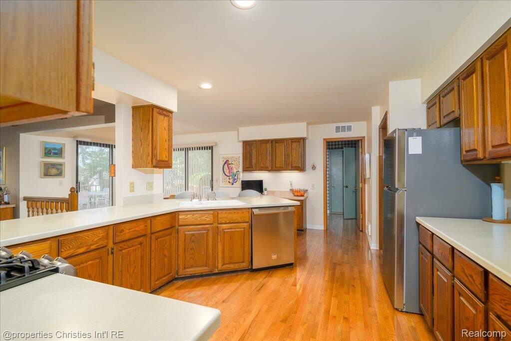 4 Bedroom Single Family Home/House's Image 8
