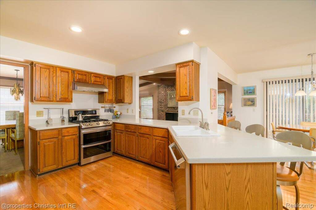 4 Bedroom Single Family Home/House's Image 9