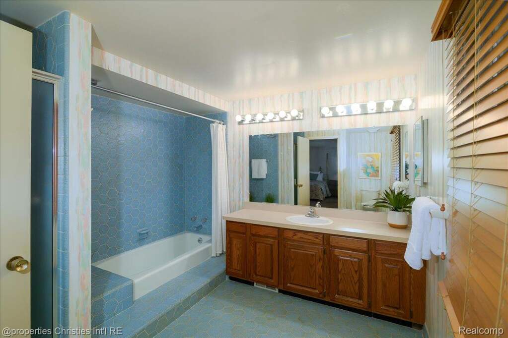 4 Bedroom Single Family Home/House's Image 25