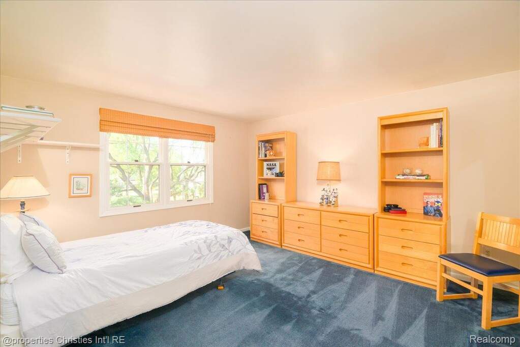 4 Bedroom Single Family Home/House's Image 27
