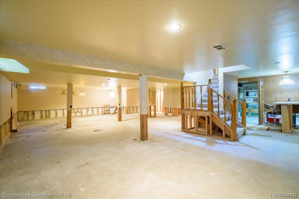 4 Bedroom Single Family Home/House's Image 32
