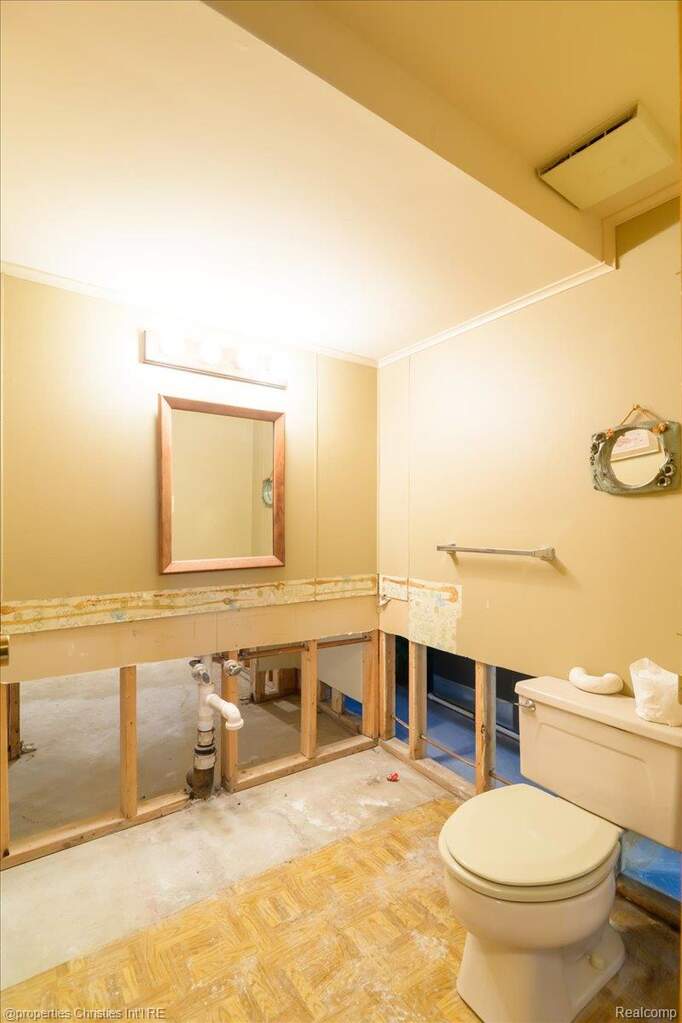 4 Bedroom Single Family Home/House's Image 33