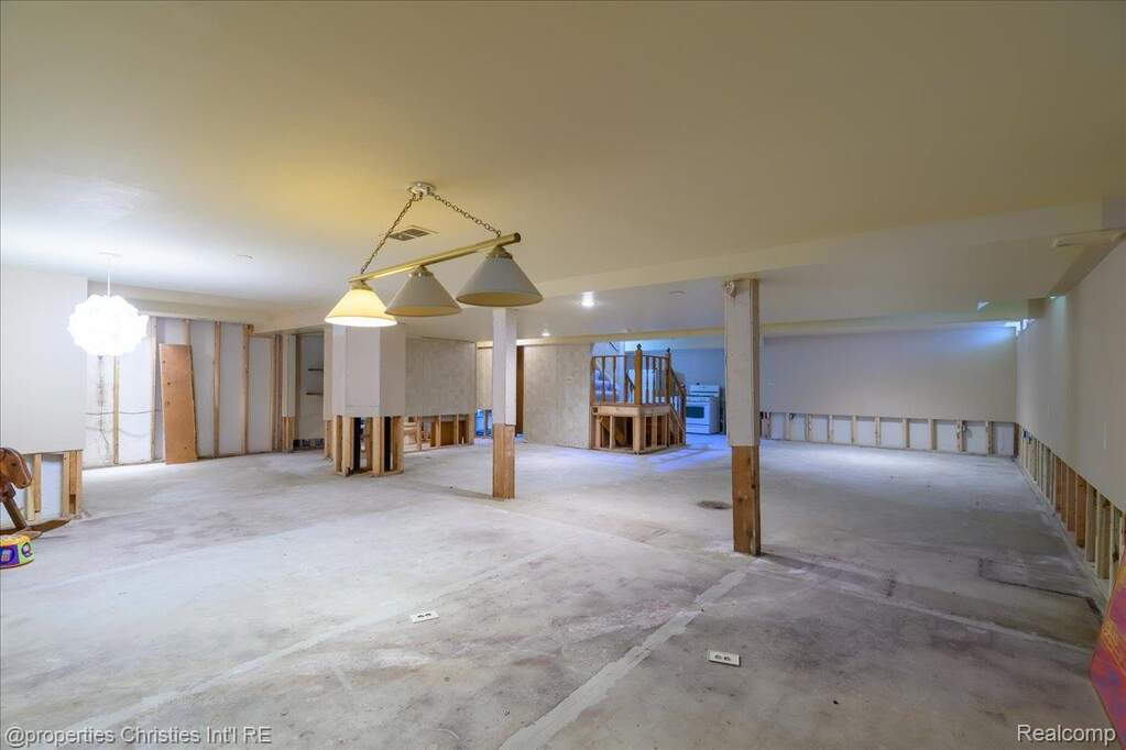 4 Bedroom Single Family Home/House's Image 34