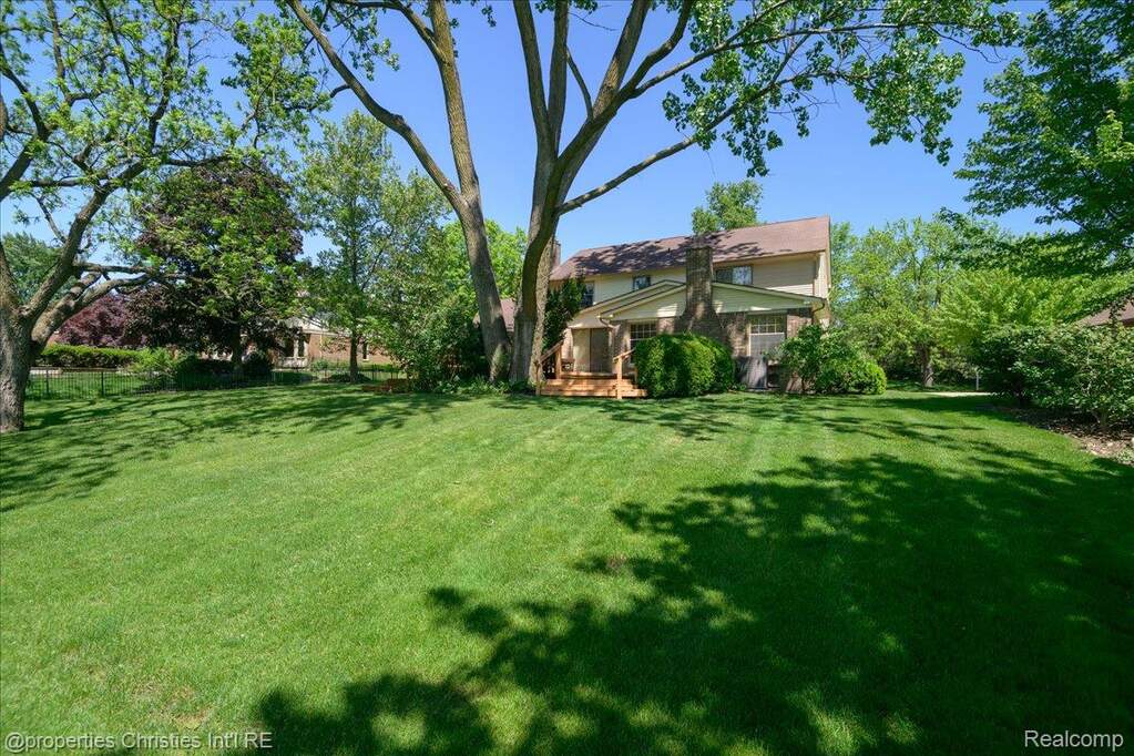 4 Bedroom Single Family Home/House's Image 38