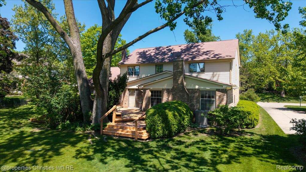4 Bedroom Single Family Home/House's Image 39