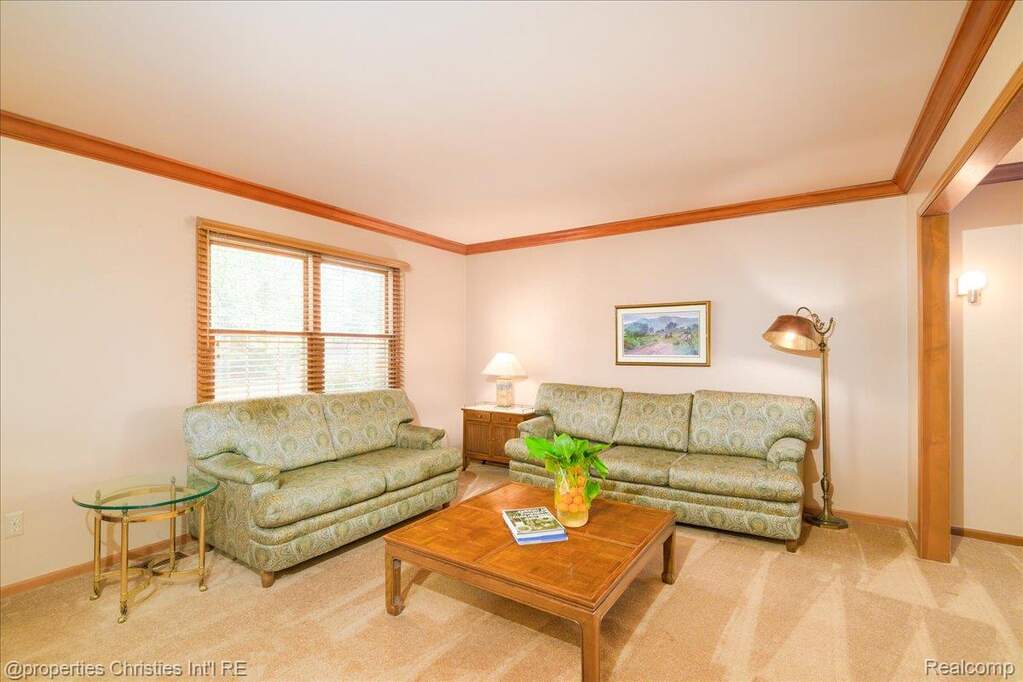 4 Bedroom Single Family Home/House's Image 3