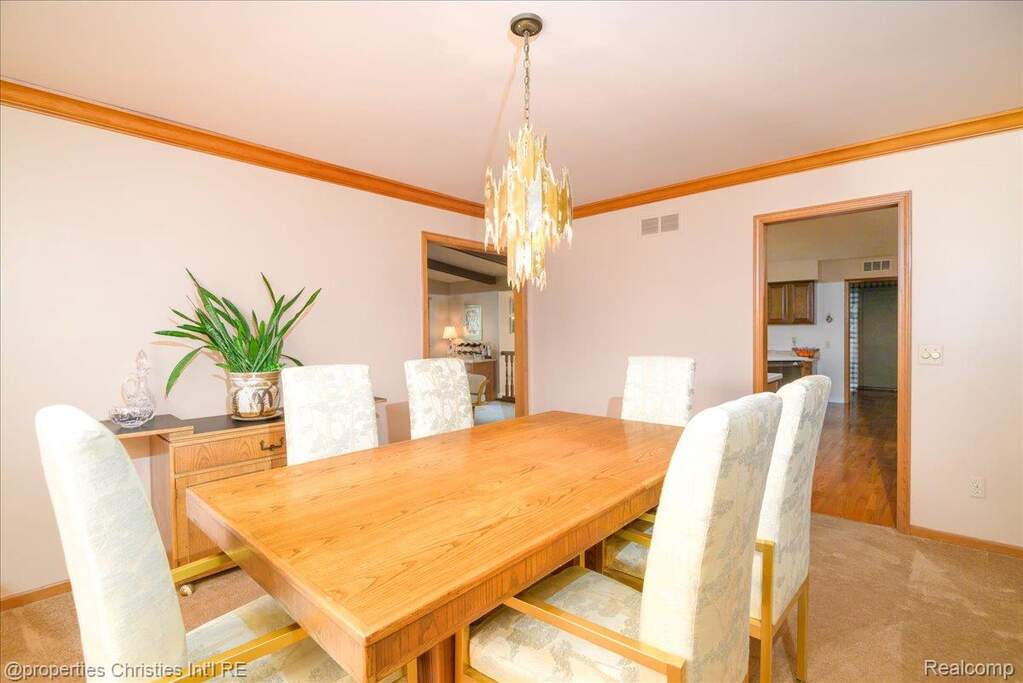 4 Bedroom Single Family Home/House's Image 6