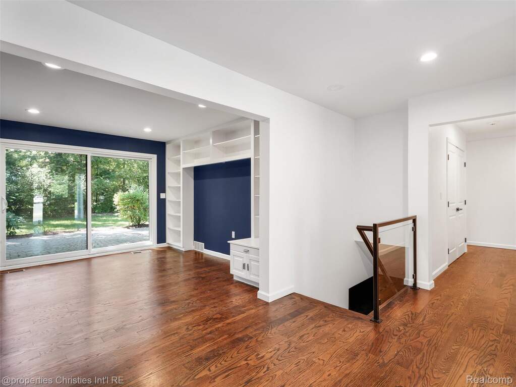 4 Bedroom Single Family Home/House's Image 4