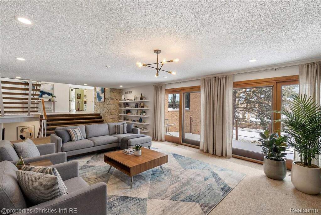 3 Bedroom Single Family Home/House's Image 11