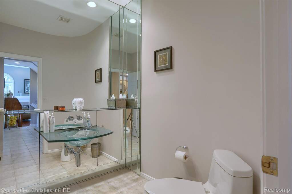 3 Bedroom Apartment/Flat's Image 18