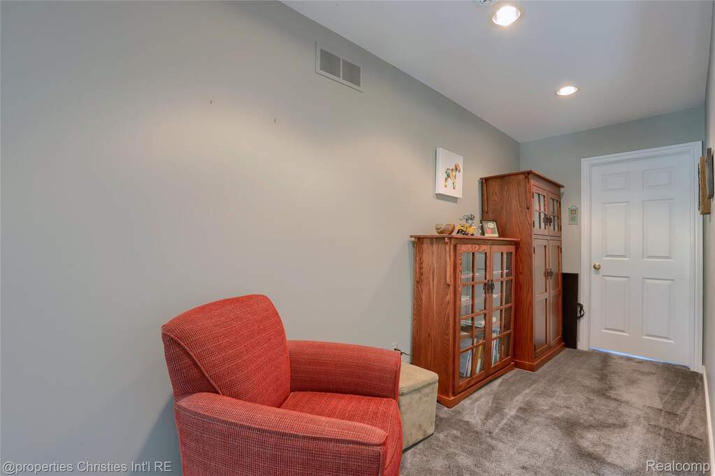 3 Bedroom Apartment/Flat's Image 32