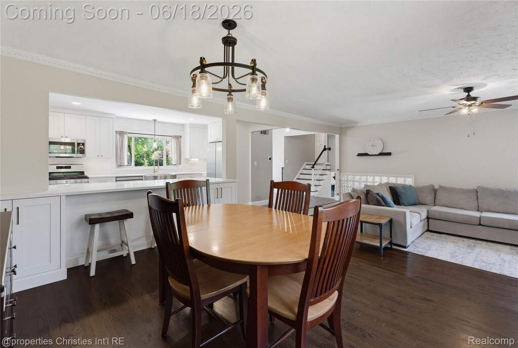 4 Bedroom Single Family Home/House's Image 7