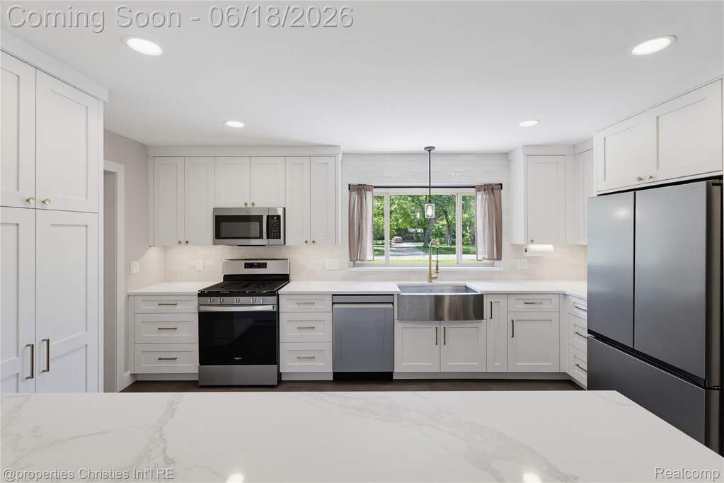 4 Bedroom Single Family Home/House's Image 9