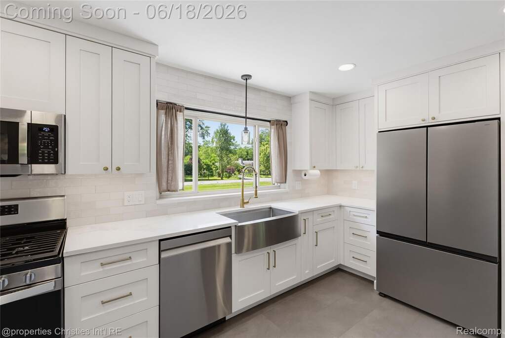 4 Bedroom Single Family Home/House's Image 11