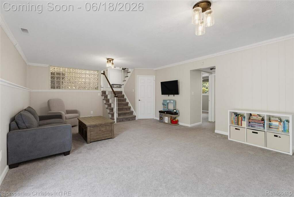 4 Bedroom Single Family Home/House's Image 16