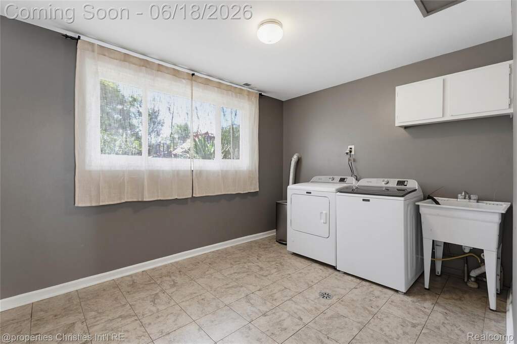 4 Bedroom Single Family Home/House's Image 20