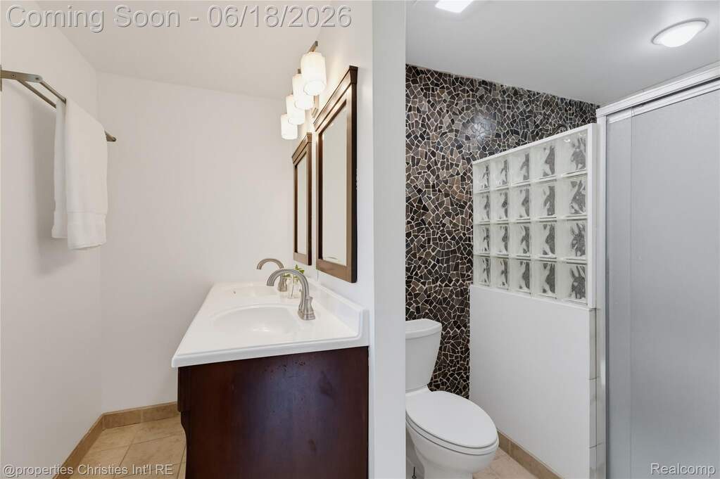 4 Bedroom Single Family Home/House's Image 30