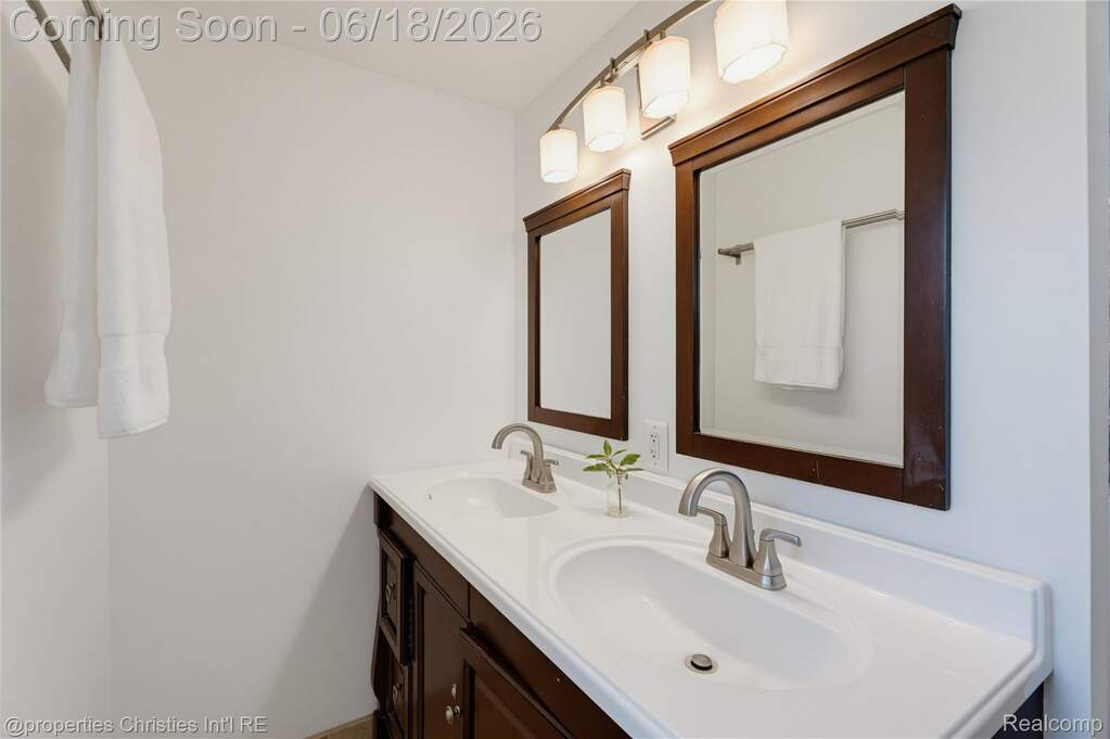 4 Bedroom Single Family Home/House's Image 31