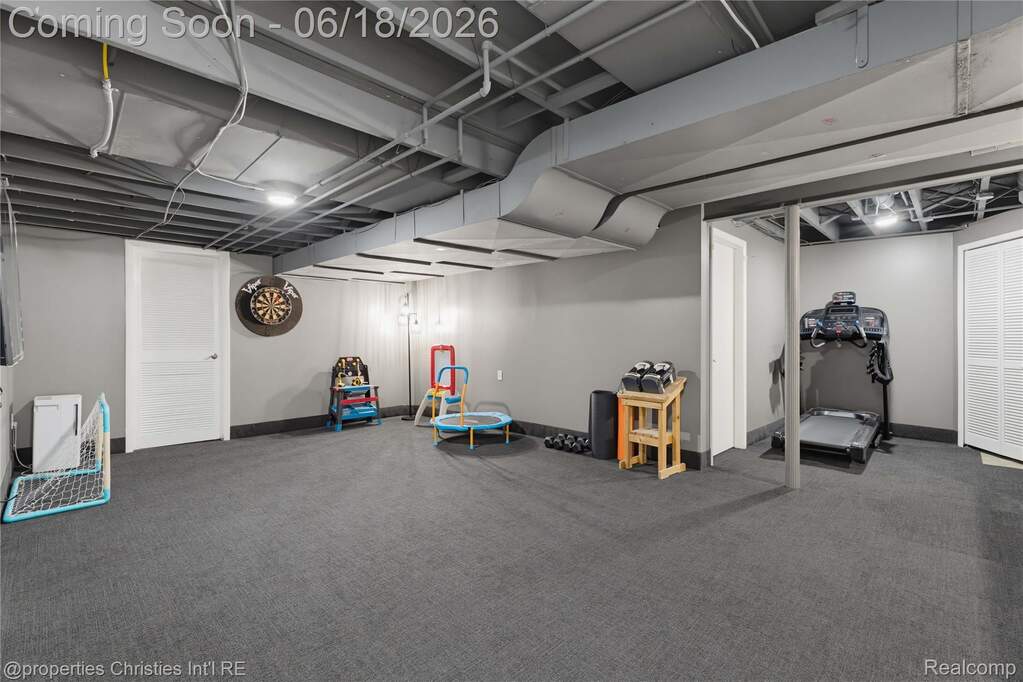4 Bedroom Single Family Home/House's Image 32