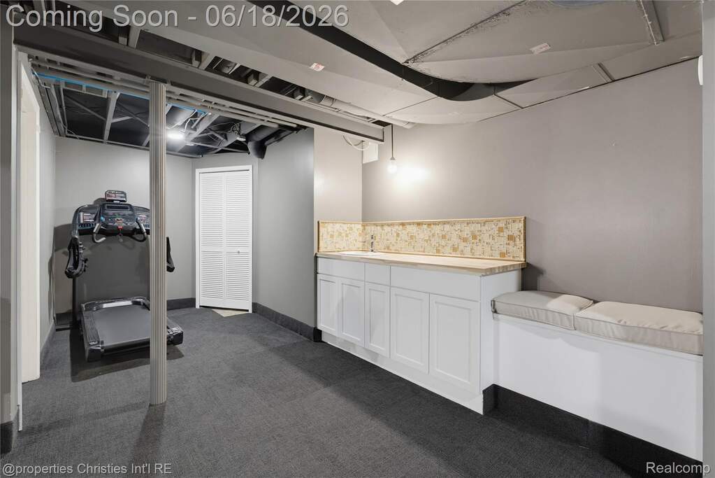 4 Bedroom Single Family Home/House's Image 33