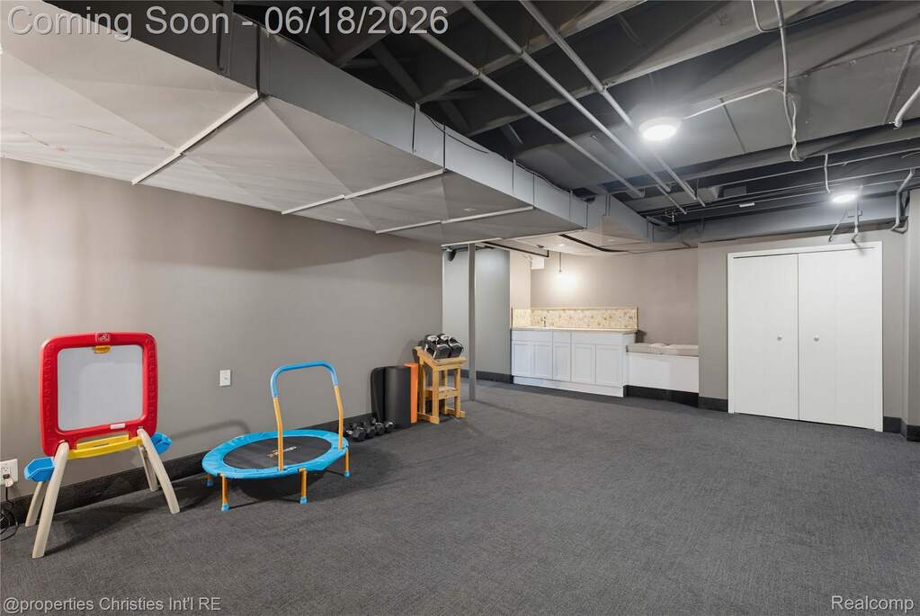 4 Bedroom Single Family Home/House's Image 34