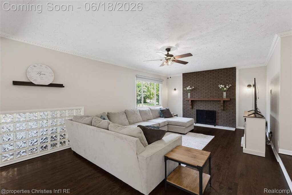 4 Bedroom Single Family Home/House's Image 3