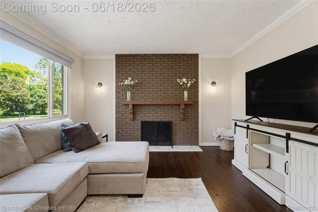 4 Bedroom Single Family Home/House's Image 4