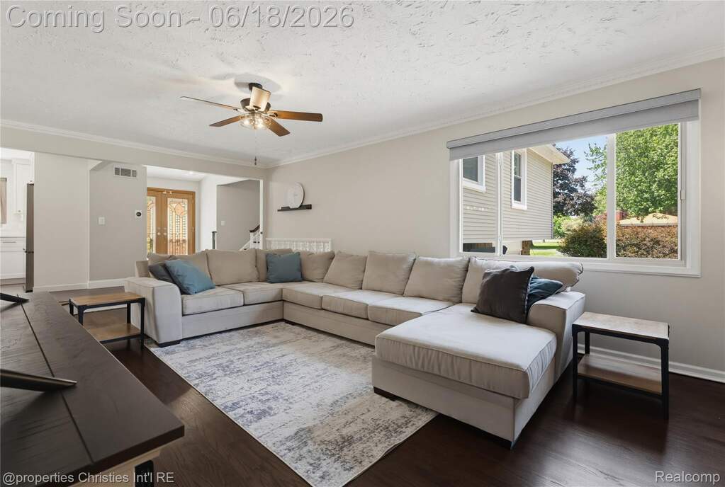 4 Bedroom Single Family Home/House's Image 5