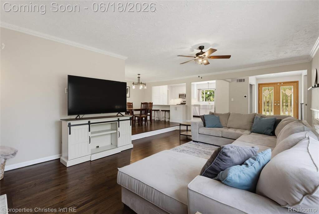 4 Bedroom Single Family Home/House's Image 6
