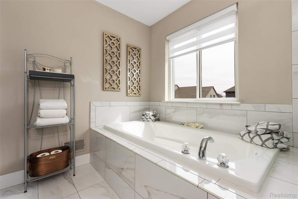 4 Bedroom Single Family Home/House's Image 34