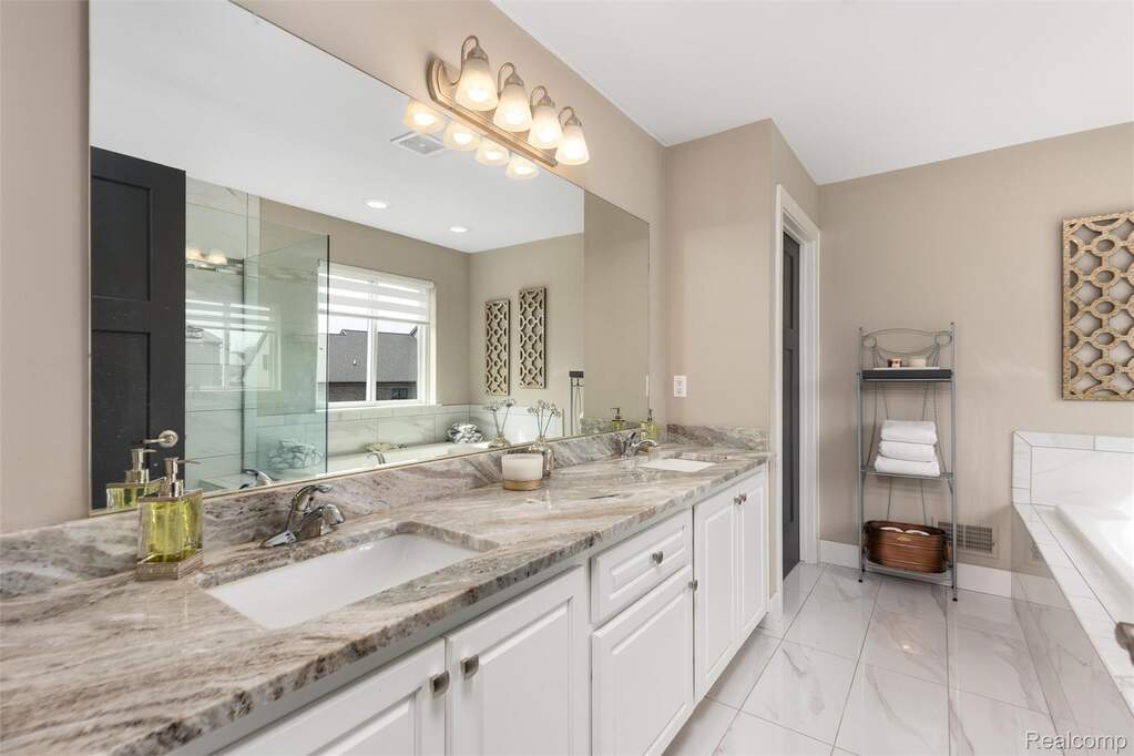 4 Bedroom Single Family Home/House's Image 35