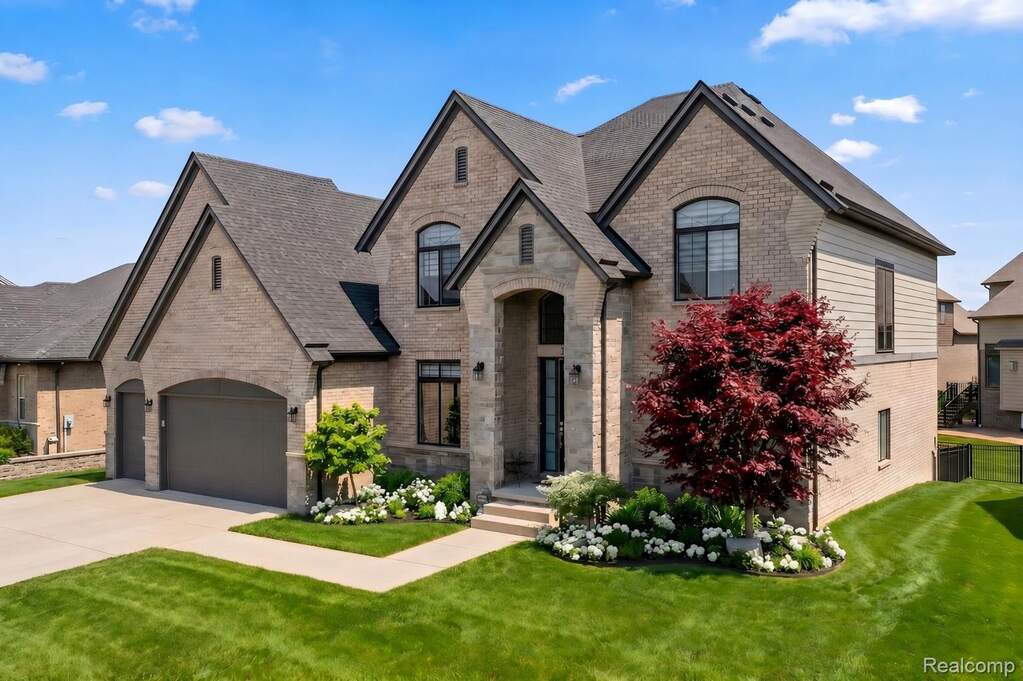 4 Bedroom Single Family Home/House's Image 4