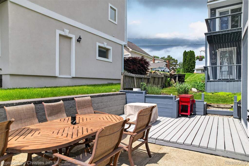 4 Bedroom Single Family Home/House's Image 8