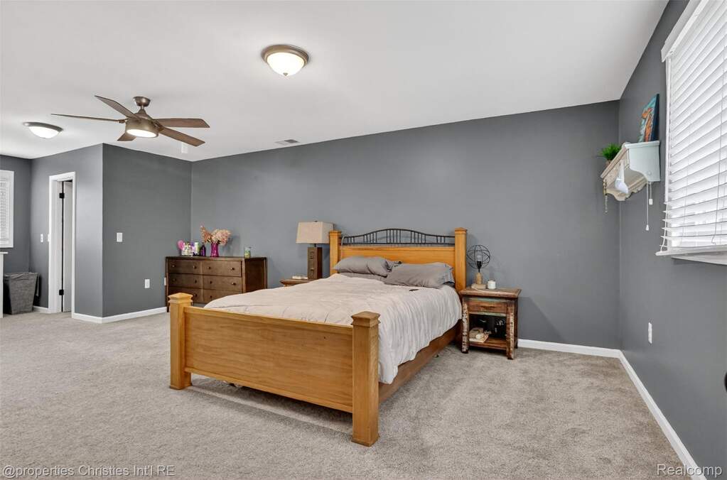 4 Bedroom Single Family Home/House's Image 18