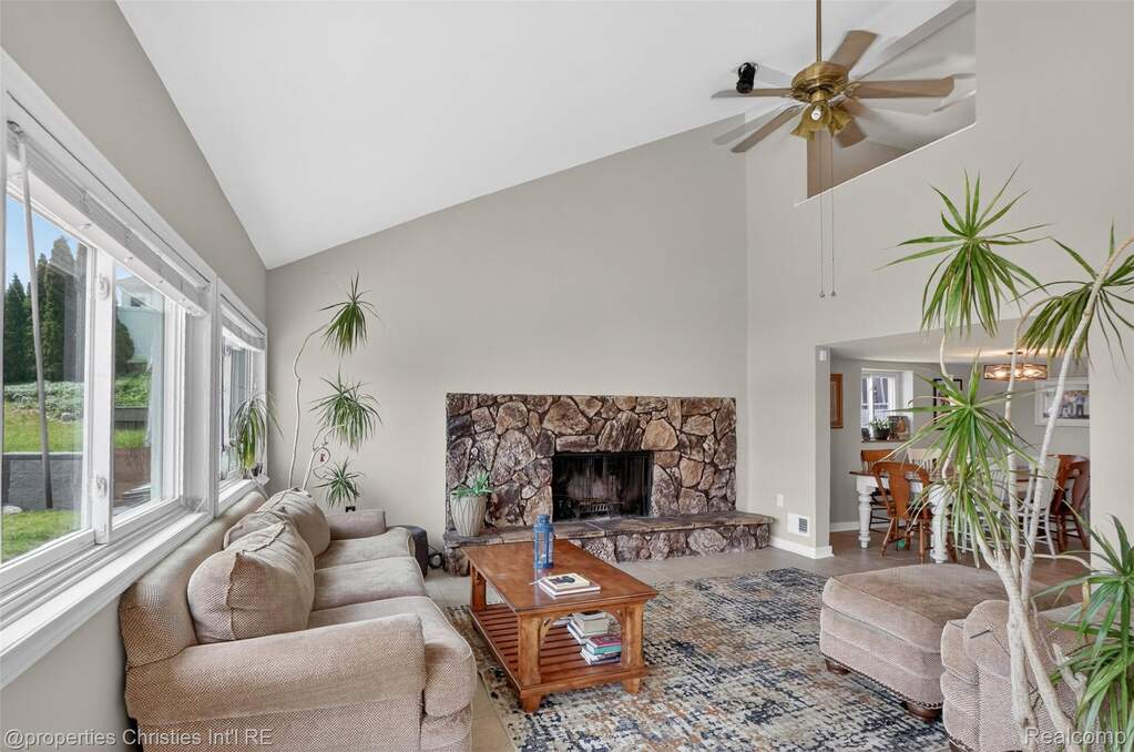4 Bedroom Single Family Home/House's Image 24
