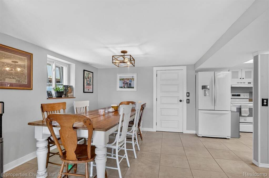 4 Bedroom Single Family Home/House's Image 27