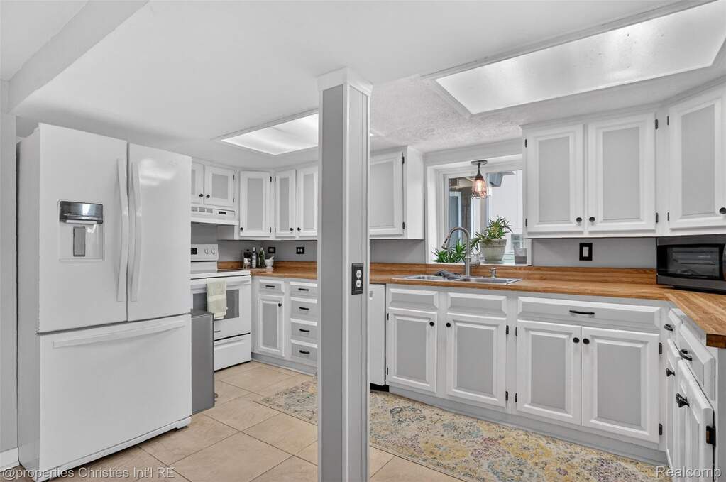 4 Bedroom Single Family Home/House's Image 28