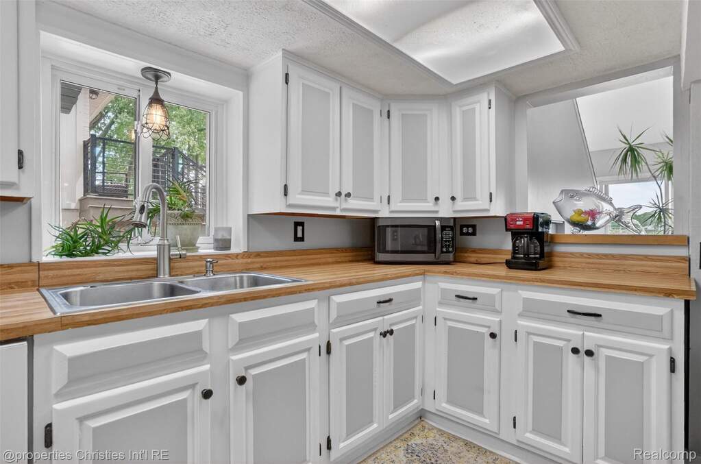 4 Bedroom Single Family Home/House's Image 31