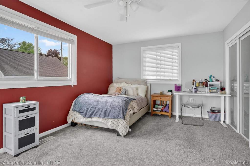 4 Bedroom Single Family Home/House's Image 34