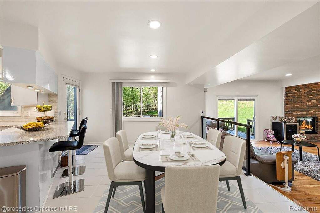5 Bedroom Single Family Home/House's Image 8