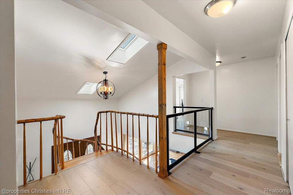 5 Bedroom Single Family Home/House's Image 17
