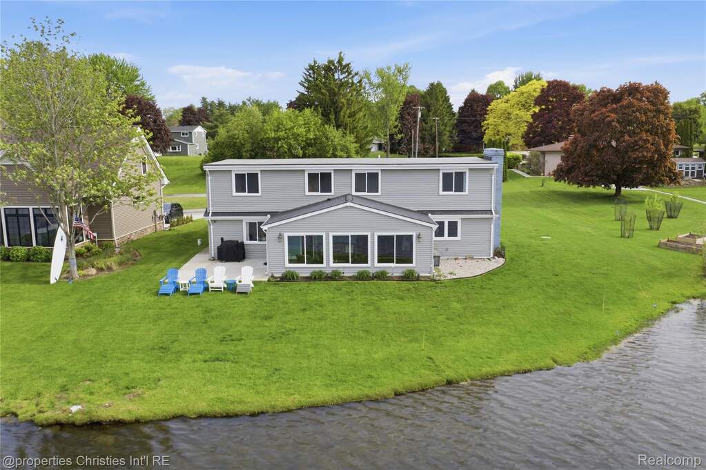 5 Bedroom Single Family Home/House's Image 7