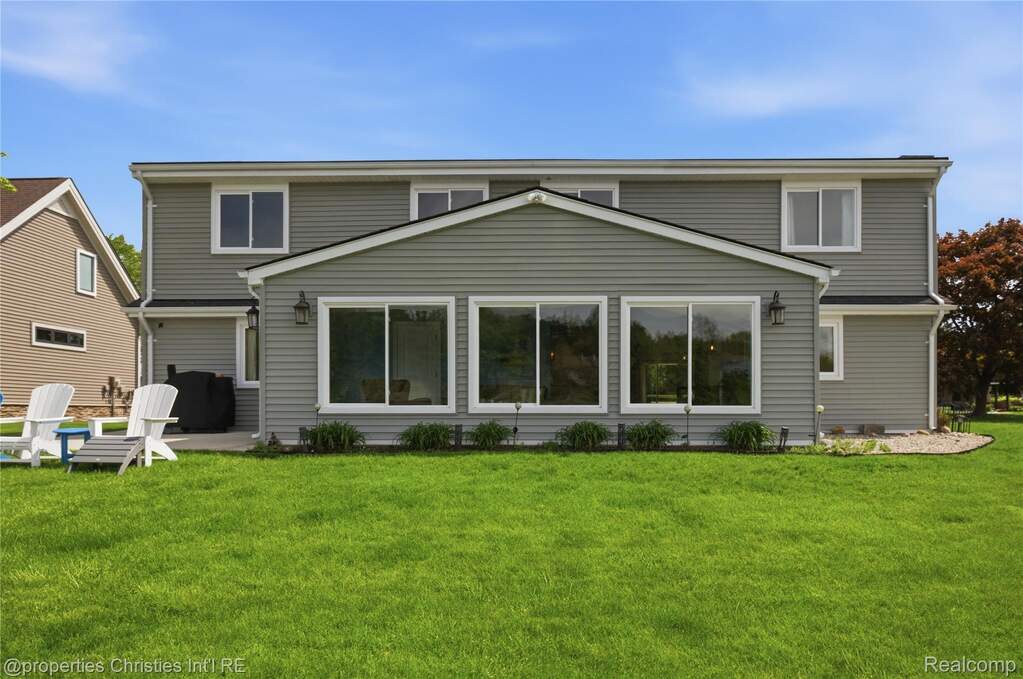 5 Bedroom Single Family Home/House's Image 11