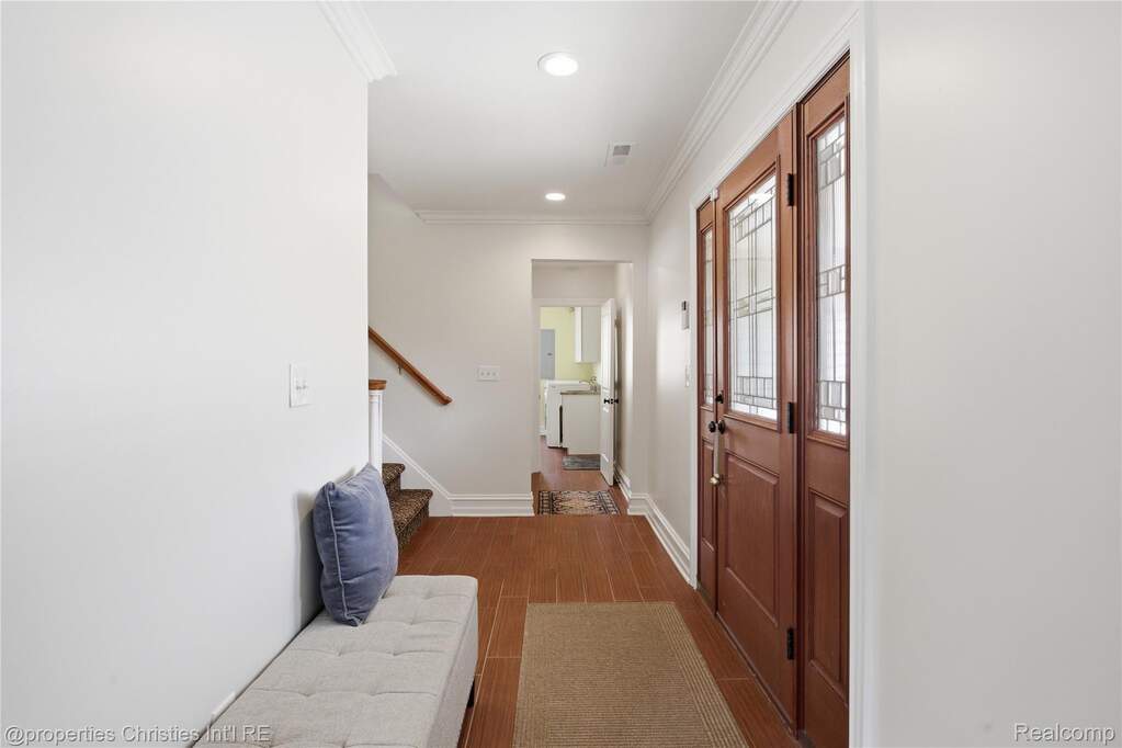 5 Bedroom Single Family Home/House's Image 12