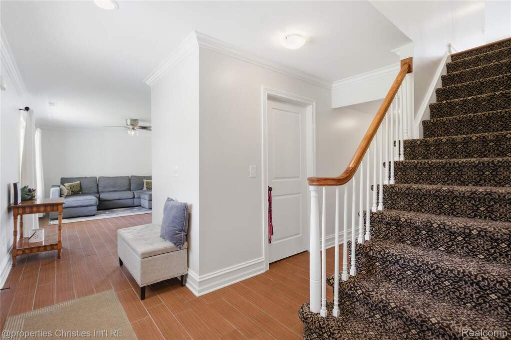 5 Bedroom Single Family Home/House's Image 14