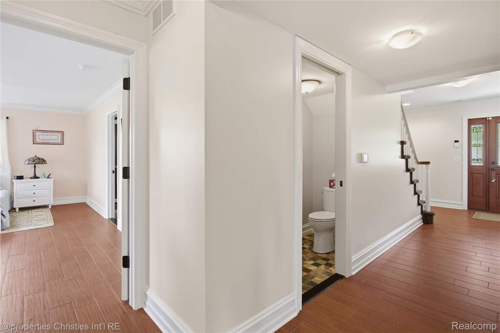 5 Bedroom Single Family Home/House's Image 15