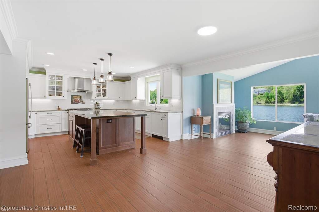 5 Bedroom Single Family Home/House's Image 19
