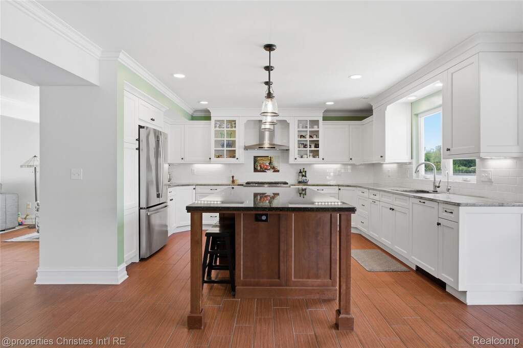 5 Bedroom Single Family Home/House's Image 20