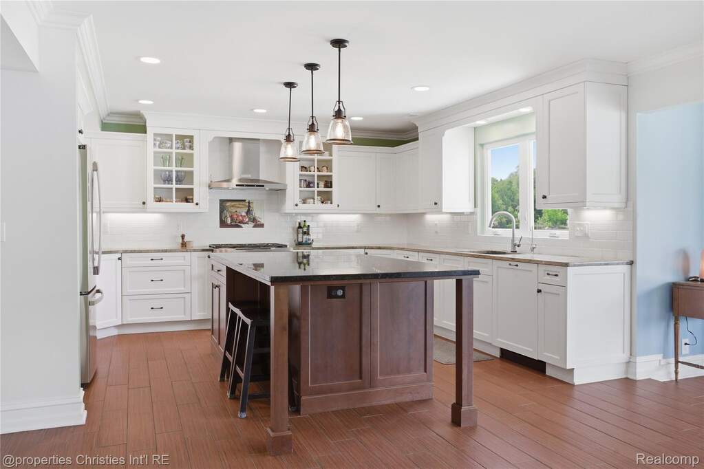 5 Bedroom Single Family Home/House's Image 21