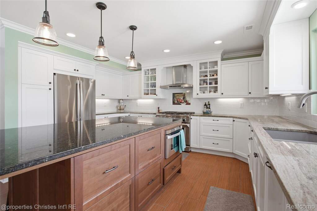 5 Bedroom Single Family Home/House's Image 22